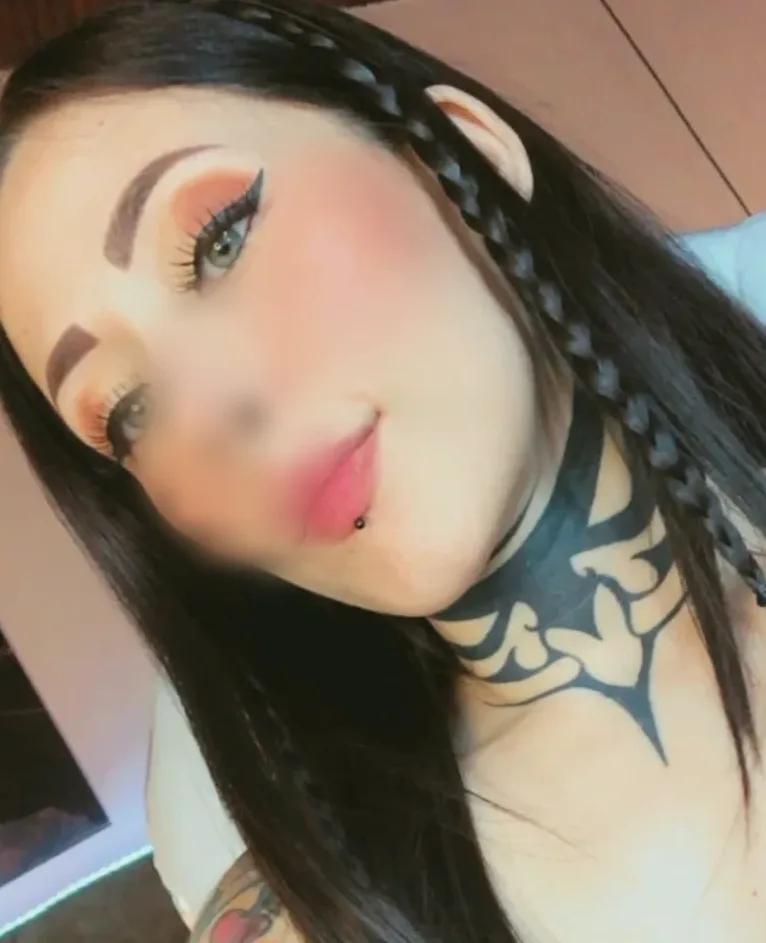 Ewa, 26