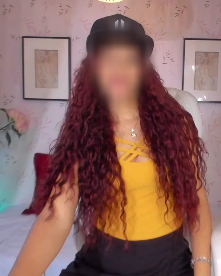 Isobel, 20